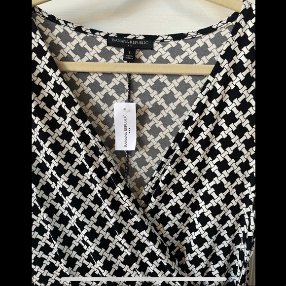 2/$40 NWT Banana Republic Sleeveless Black & White geometric Faux Wrap Dress S - Picture 3 of 6